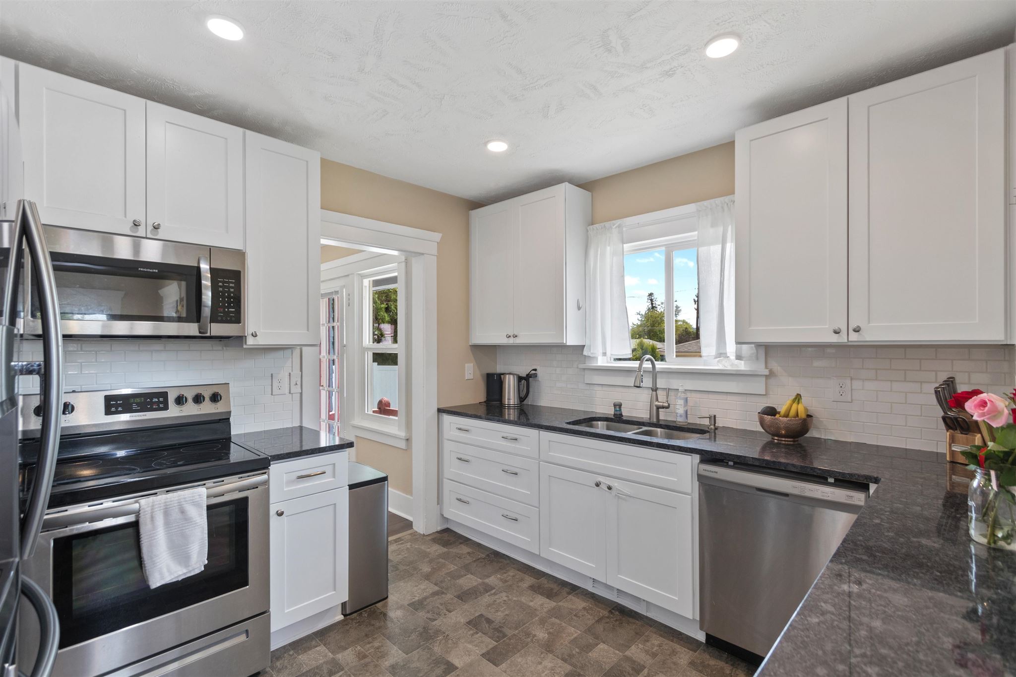 719 North University Road Spokane Valley, WA 99206 - Photo 12 of 31