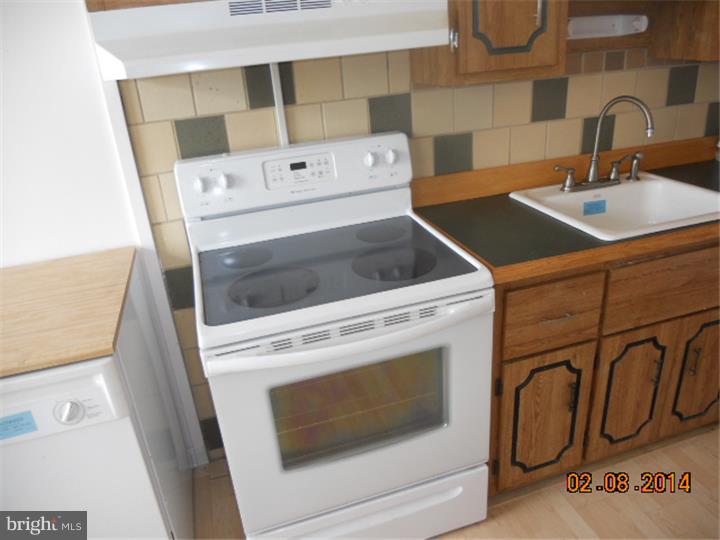 3212 Fordham Road Philadelphia, PA 19114 - Photo 12 of 24 Kitchen