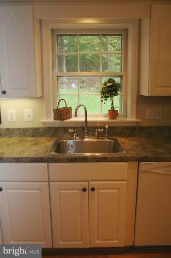 18414 Cabin Road Triangle, VA 22172 - Photo 22 of 24 Kitchen