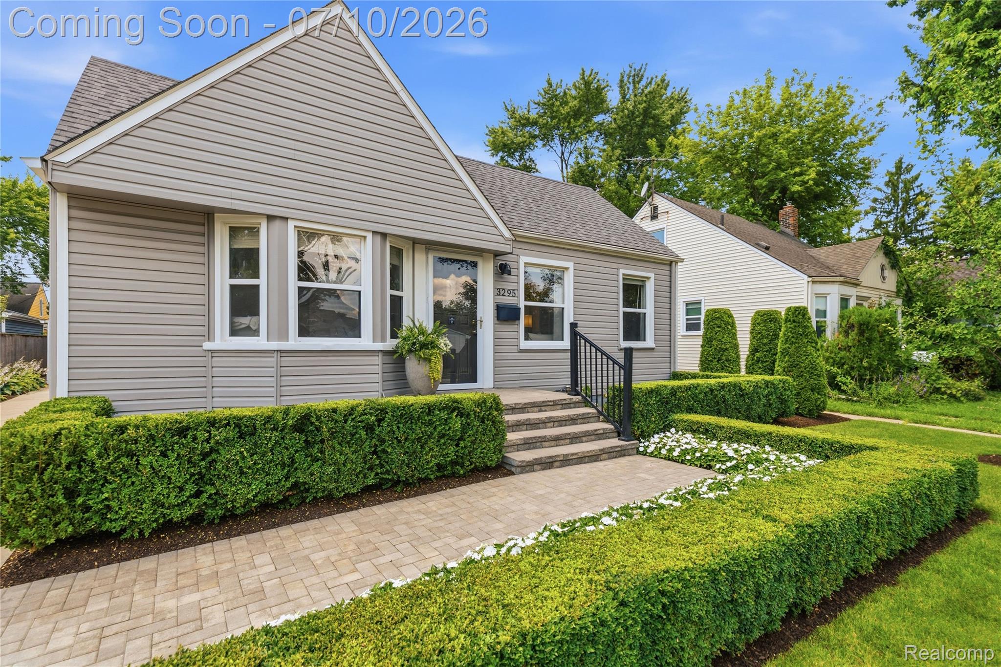 3295 Cumberland Road Berkley, MI 48072 - Photo 2 of 32 Siding exterior with architectural shingles