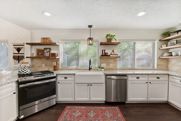 $515,000 | 9 Lilium Court, The Woodlands, TX 77380