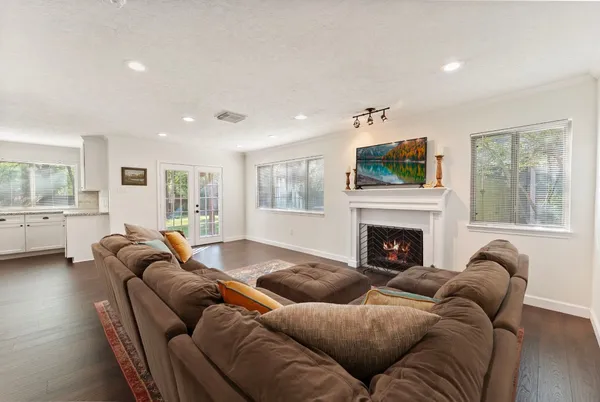 $515,000 | 9 Lilium Court, The Woodlands, TX 77380