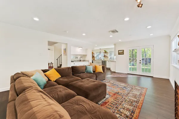 $515,000 | 9 Lilium Court, The Woodlands, TX 77380