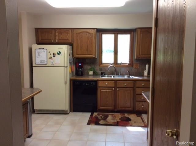 7140 Cowell Road Brighton, MI 48116 - Photo 12 of 21 Cowell11.jpg