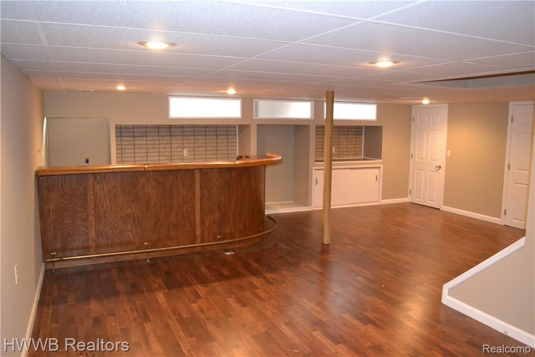 392 Ridgewood Road Rochester, MI 48306 - Photo 26 of 41 26 - Finished Basement w Wet Bar.JPG