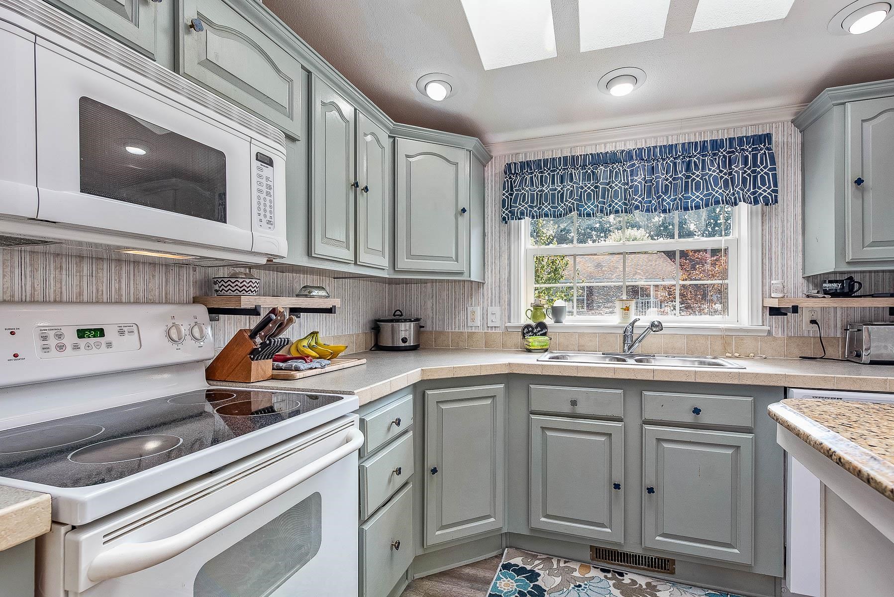 28 Sagebrush Drive Rochester, NH 03867 - Photo 3 of 27