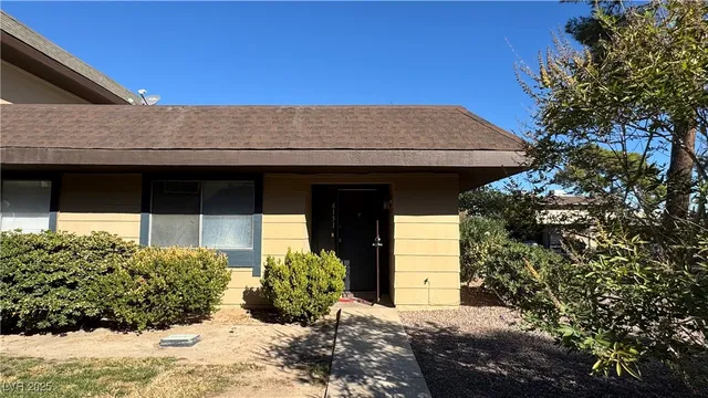 $1,600 | 6151 Meadow Vista Lane, Las Vegas, NV 89103