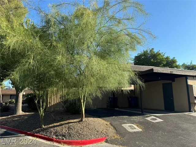 $1,600 | 6151 Meadow Vista Lane, Las Vegas, NV 89103
