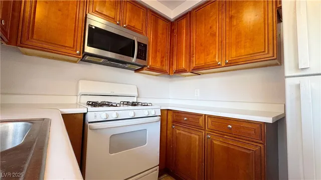 $1,600 | 6151 Meadow Vista Lane, Las Vegas, NV 89103