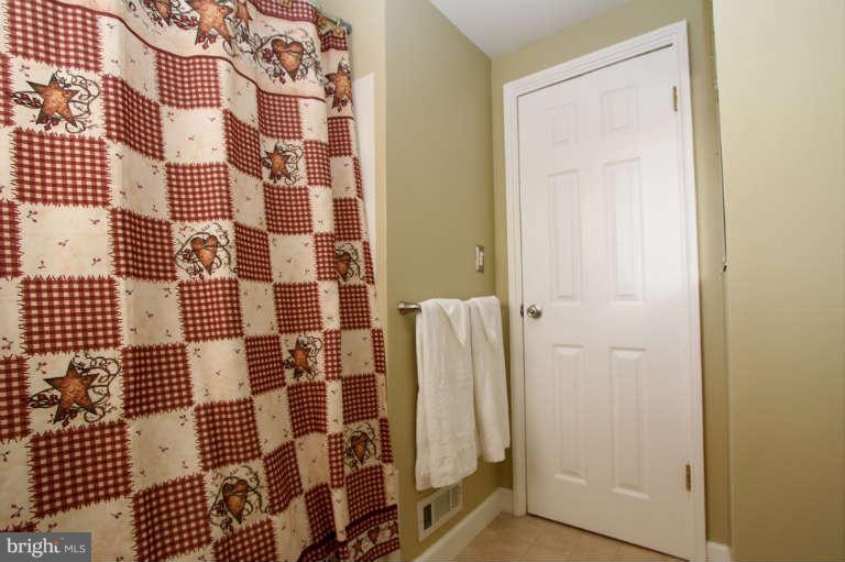 17 Bayship Road Baltimore, MD 21222 - Photo 12 of 30 Bath