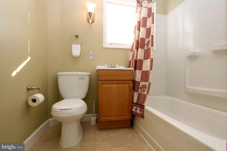17 Bayship Road Baltimore, MD 21222 - Photo 13 of 30 Bath