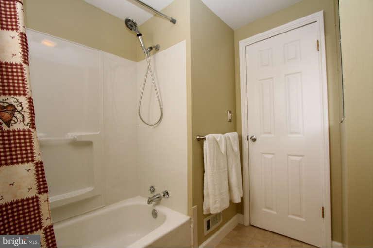 17 Bayship Road Baltimore, MD 21222 - Photo 15 of 30 Bath