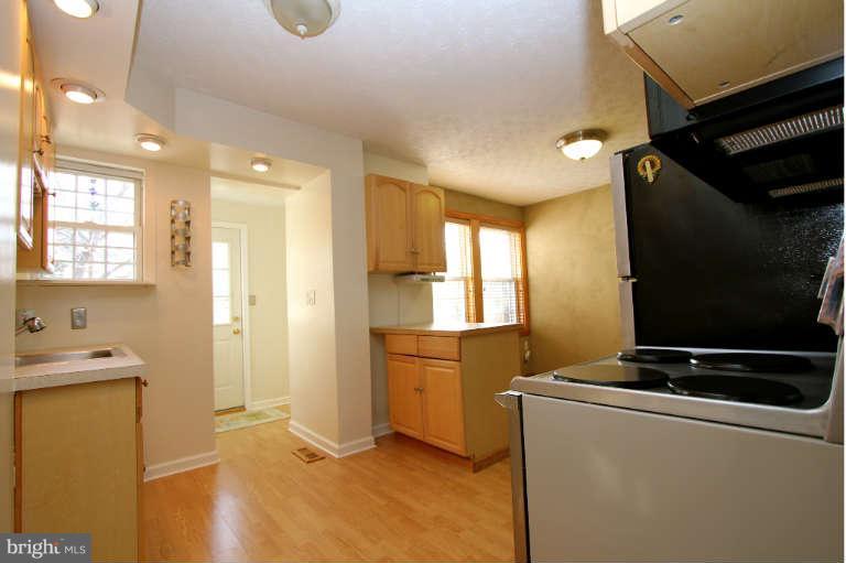 17 Bayship Road Baltimore, MD 21222 - Photo 10 of 30 Kitchen