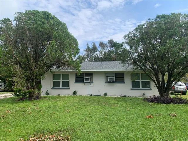 $1,350 | 219 21st Street East, Unit B, Bradenton, FL 34208