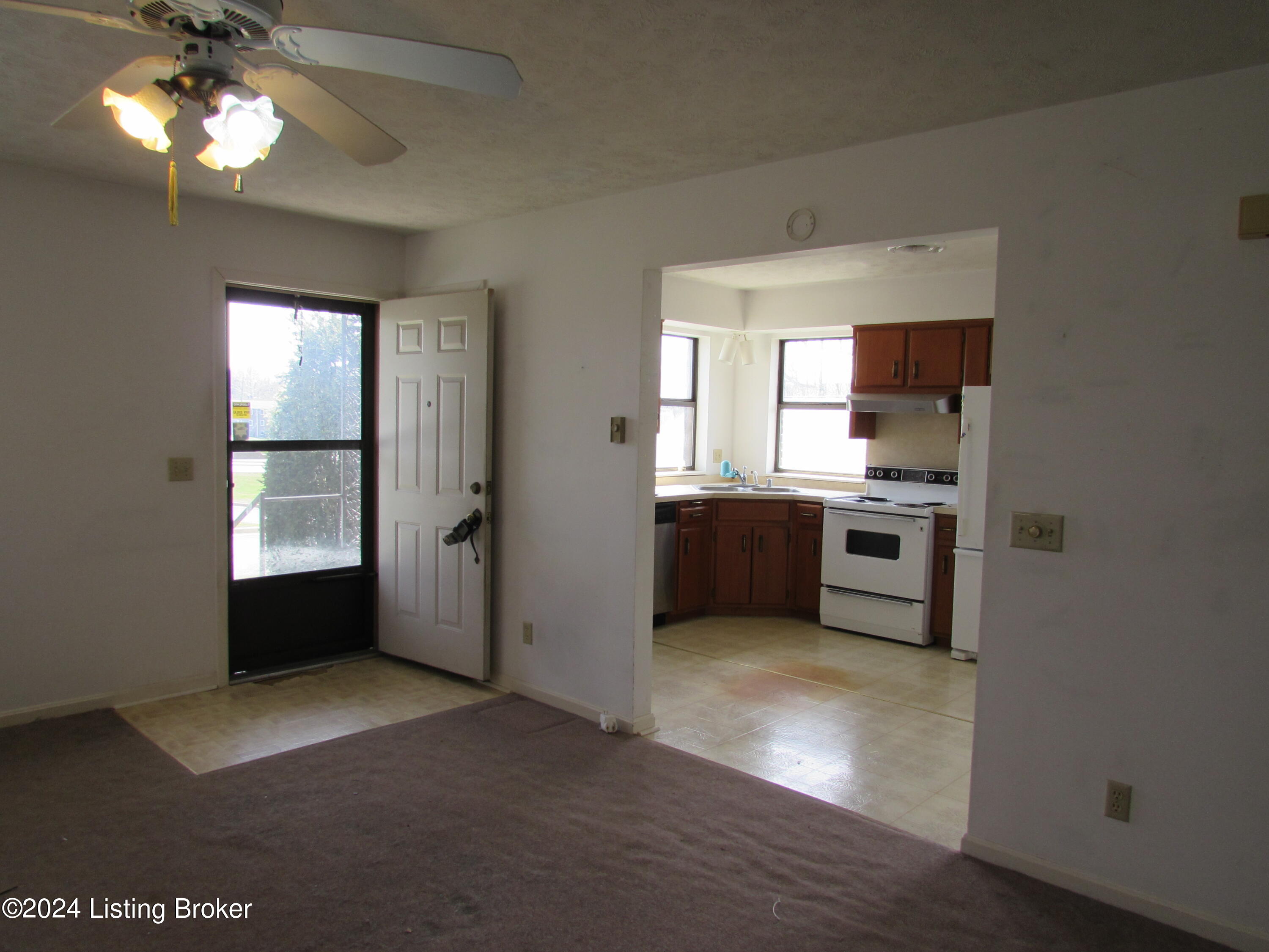 104 Fairground Lane Springfield, KY 40069 - Photo 13 of 29 IMG_1600