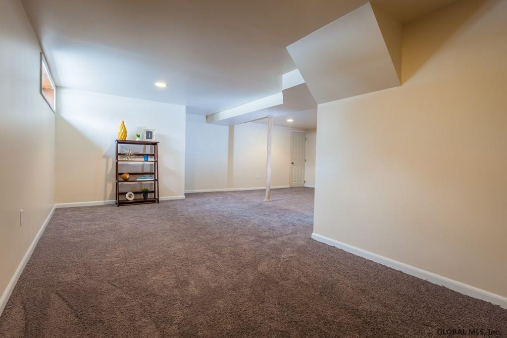 7 Crestone Road Colonie, NY 12205 - Photo 17 of 20 Photo 17