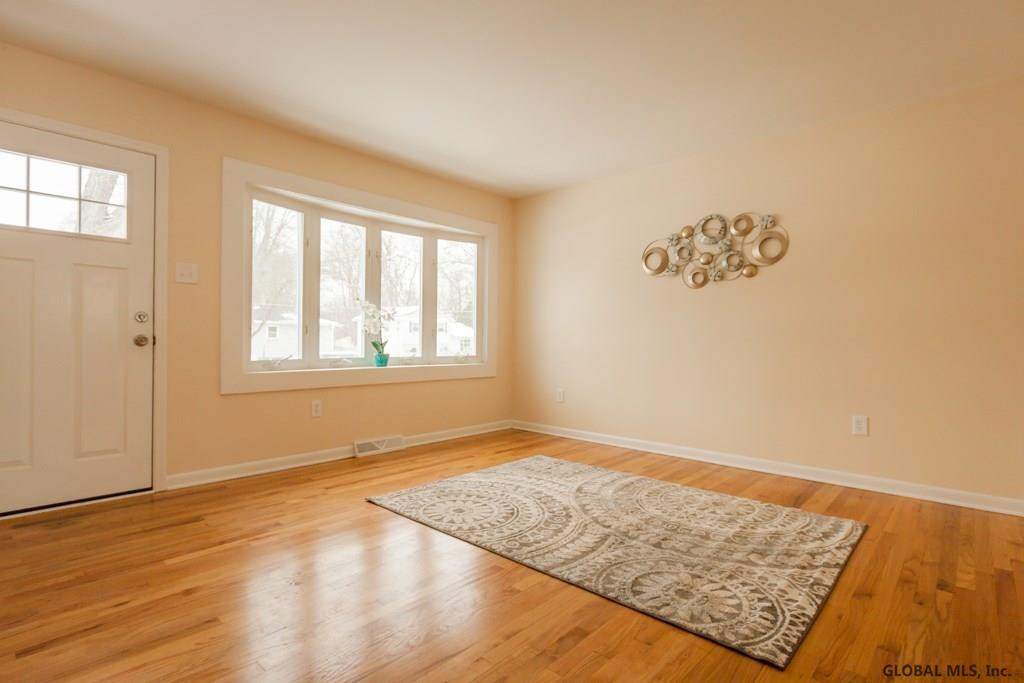 7 Crestone Road Colonie, NY 12205 - Photo 4 of 20 Photo 4