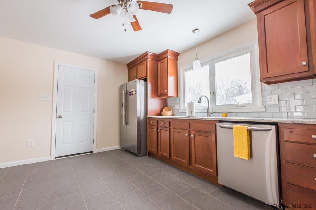 7 Crestone Road Colonie, NY 12205 - Photo 6 of 20 Photo 6