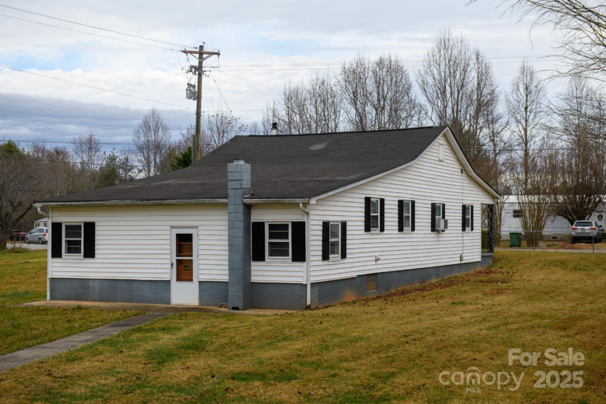 3235 Bee Mountain Road Lenoir, NC 28645 - Photo 6 of 33