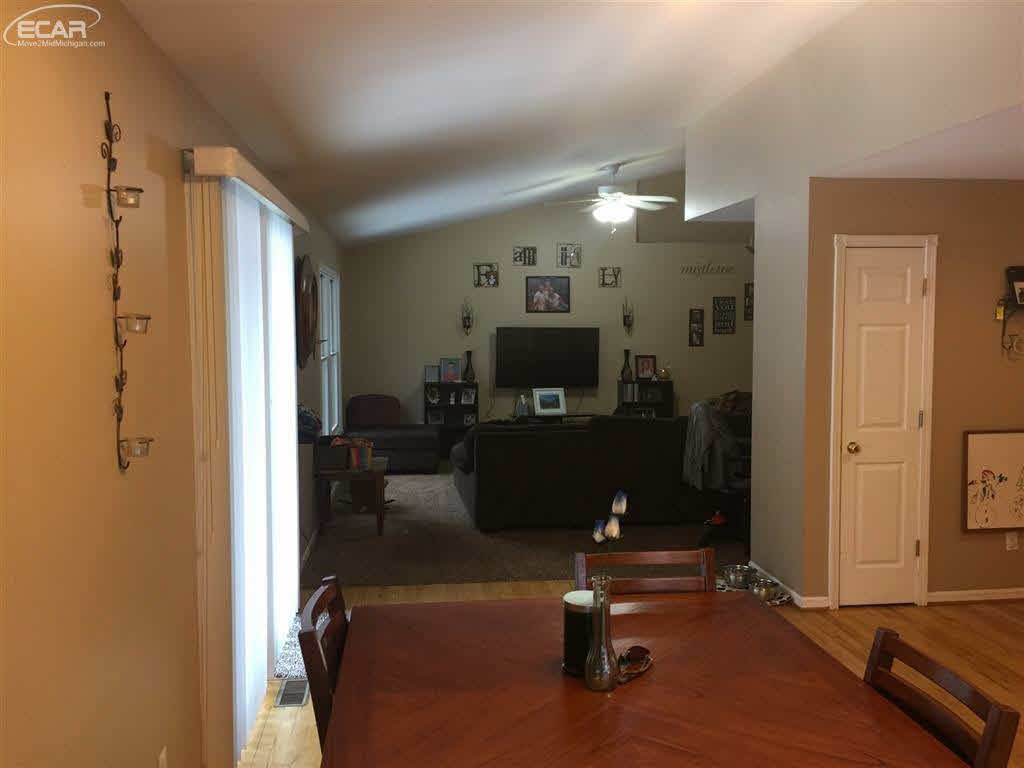 6067 Cyclone Road Otter Lake, MI 48464 - Photo 9 of 42 21404714-8.JPG