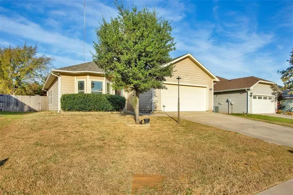 $1,850 | 4813 Pinnacle Place, Denison, TX 75021