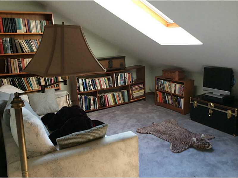 35 Wilbur Road Lincoln, RI 02865 - Photo 20 of 25 Den/Family/Great Room.
