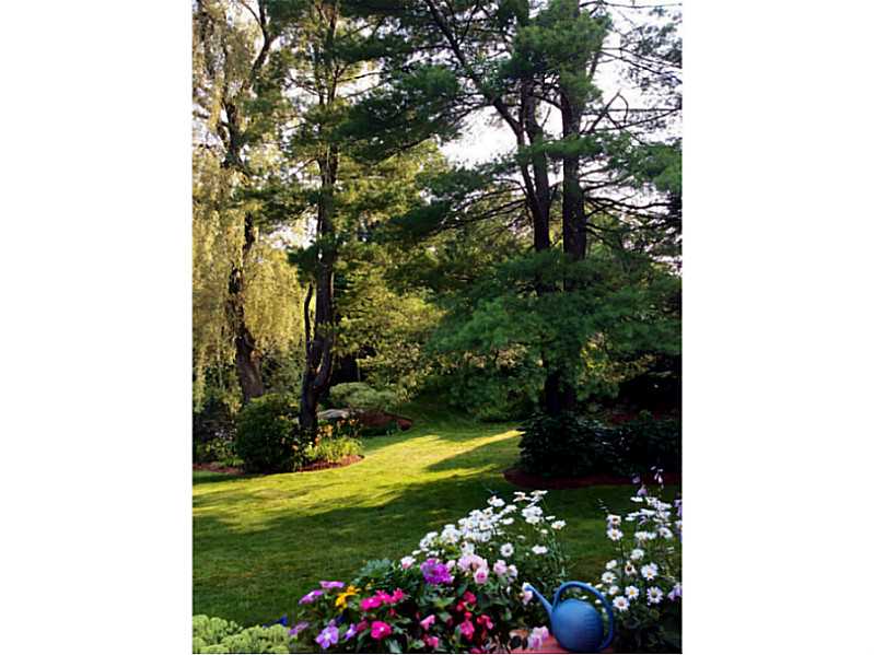 35 Wilbur Road Lincoln, RI 02865 - Photo 3 of 25 Yard/Garden.