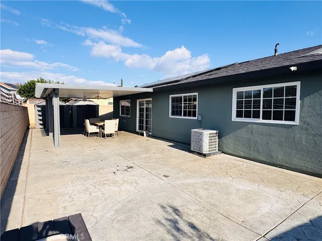 a view of a backyard with pathway