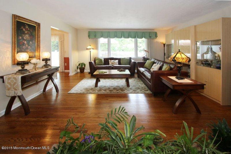 109 Jumping Brook Road Middletown, NJ 07738 - Photo 2 of 26 LIVING ROOM