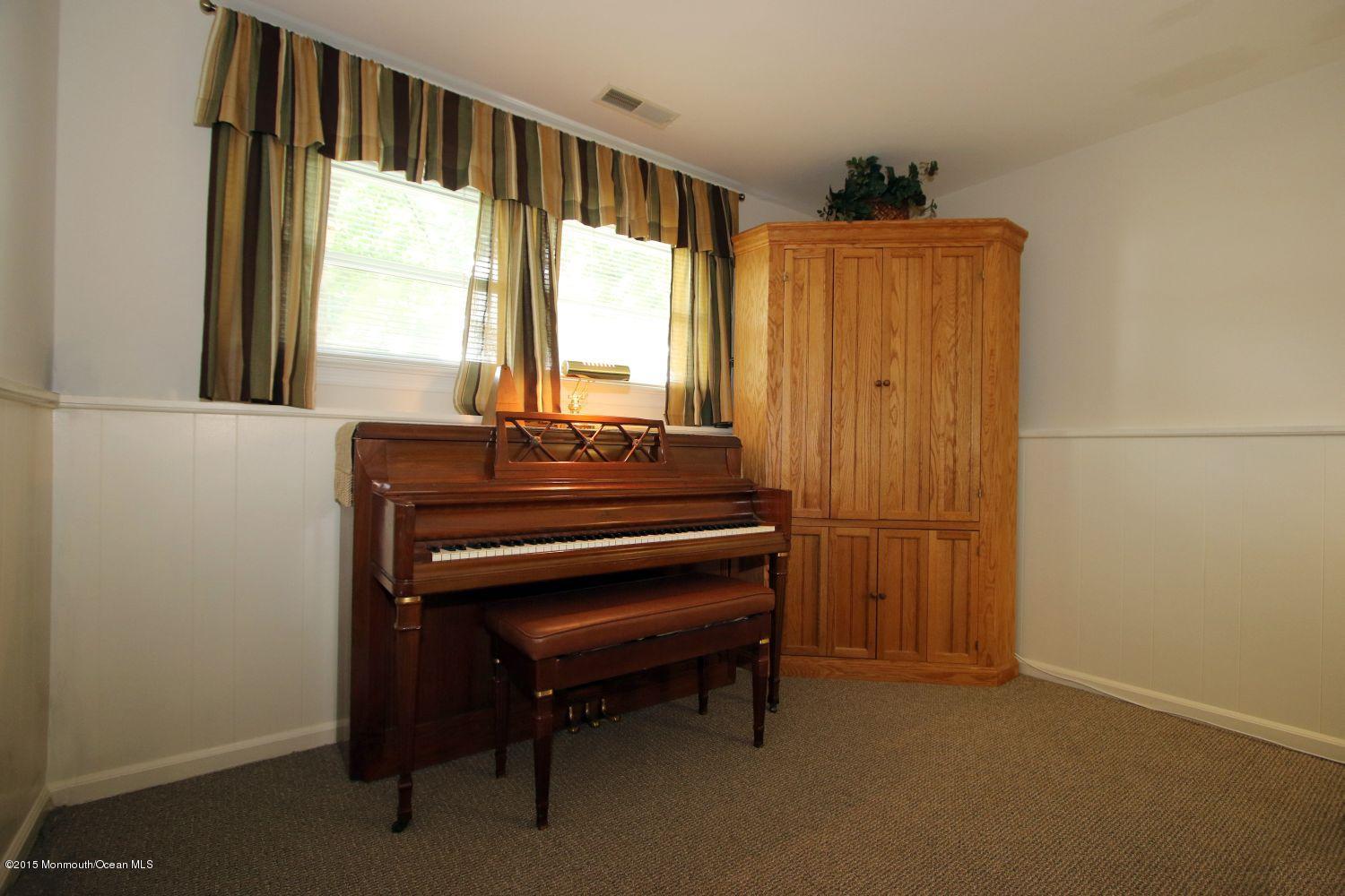 109 Jumping Brook Road Middletown, NJ 07738 - Photo 24 of 26 DEN