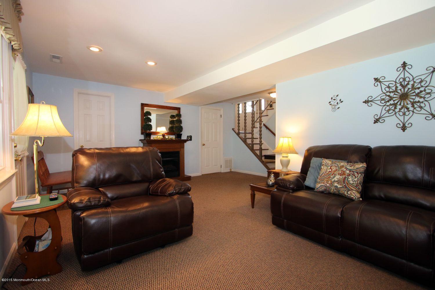 109 Jumping Brook Road Middletown, NJ 07738 - Photo 9 of 26 FIRST FLOOR FAMILY RM