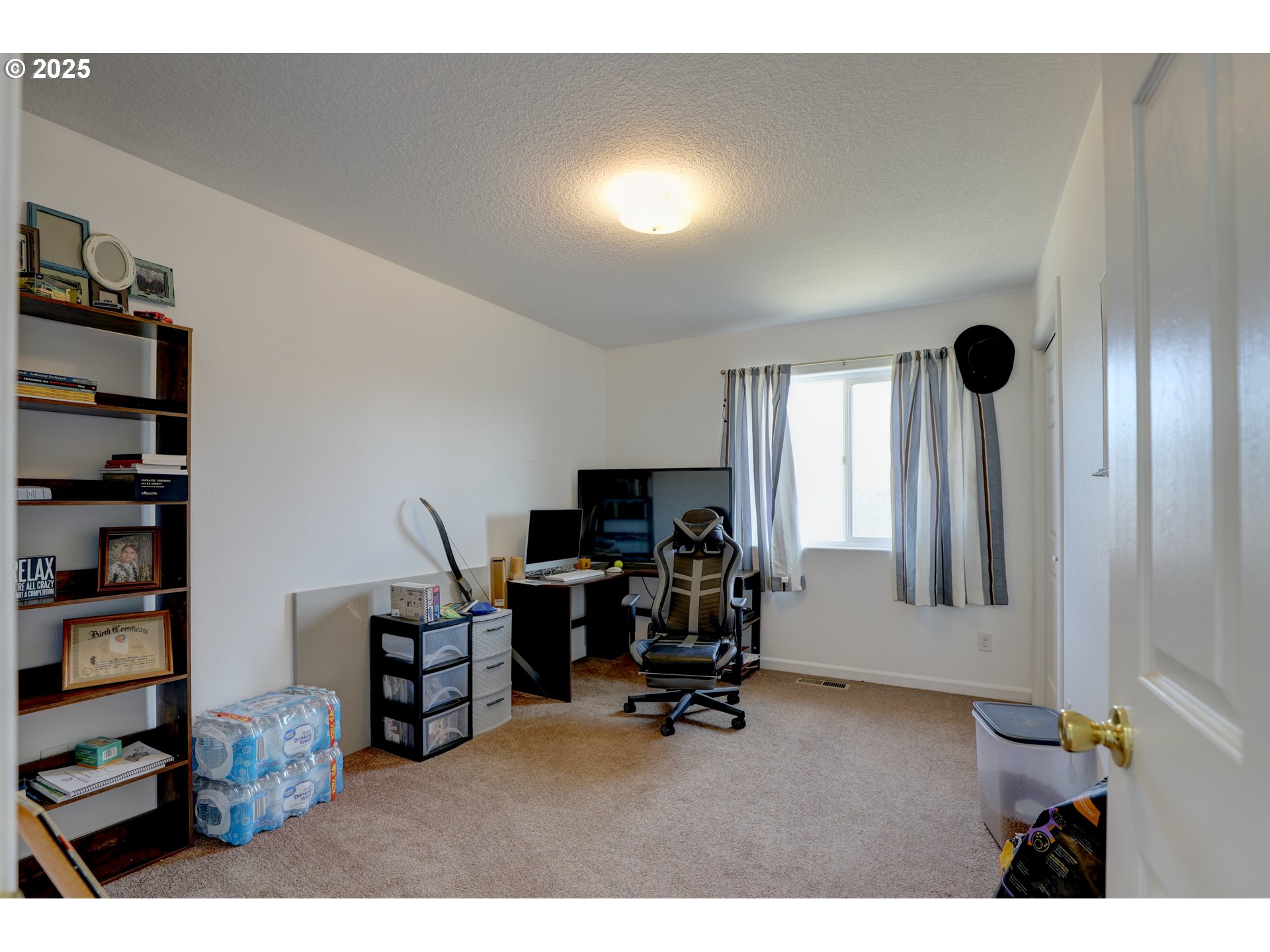 310 Columbia Avenue Roosevelt, WA 99356 - Photo 11 of 17 a view of a workspace with furniture and a window