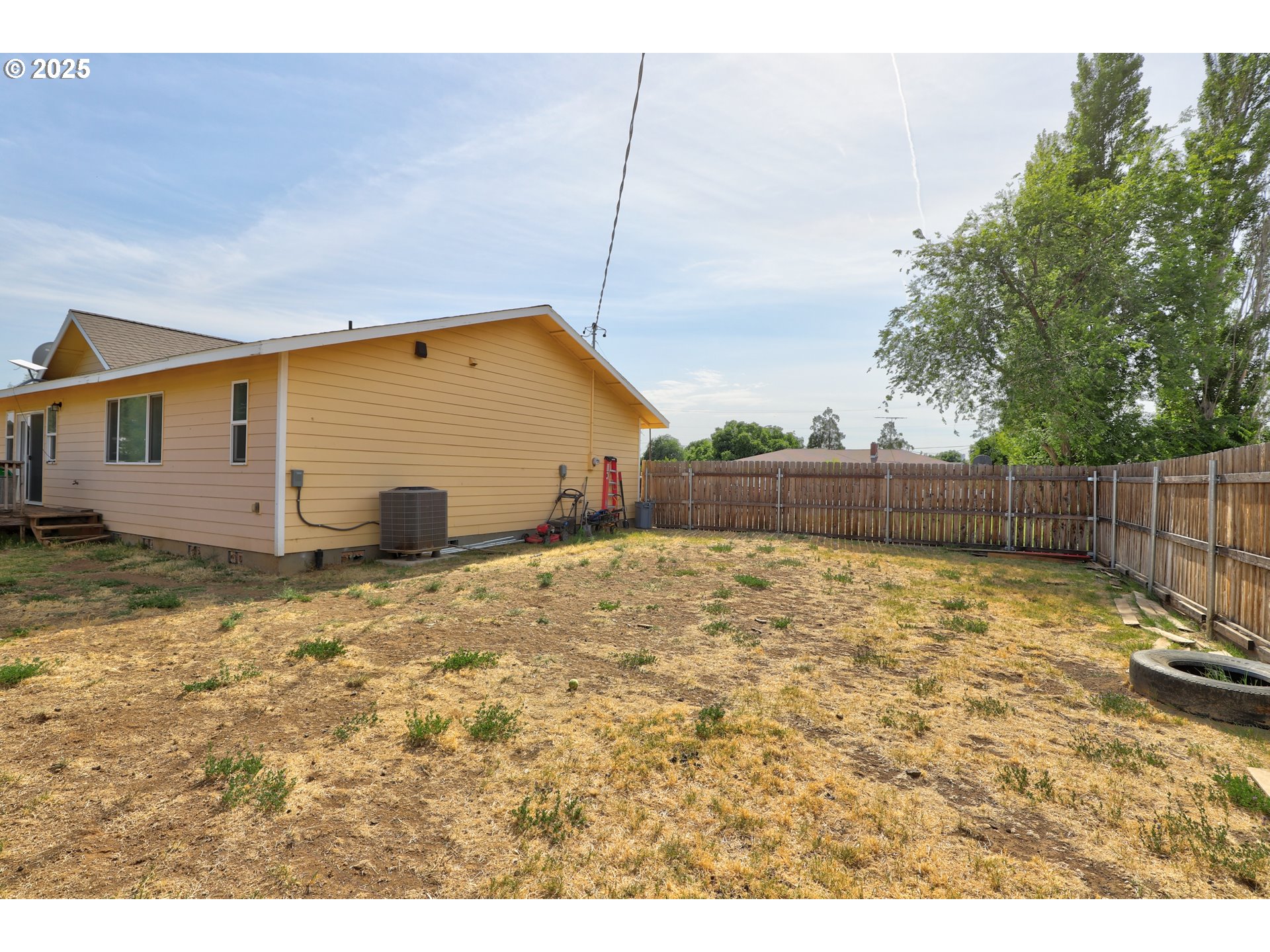 310 Columbia Avenue Roosevelt, WA 99356 - Photo 14 of 17 a backyard of a house