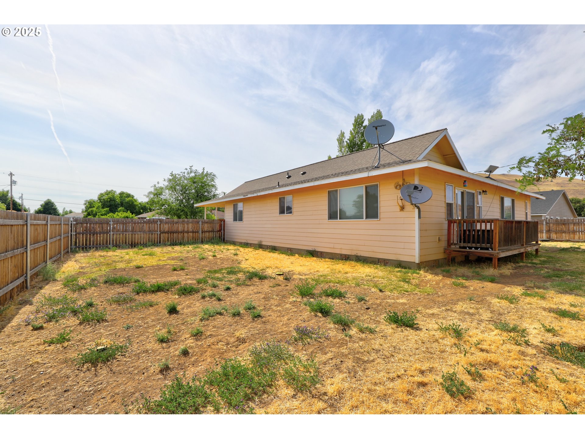 310 Columbia Avenue Roosevelt, WA 99356 - Photo 17 of 17 a bathroom with a sink and a yard