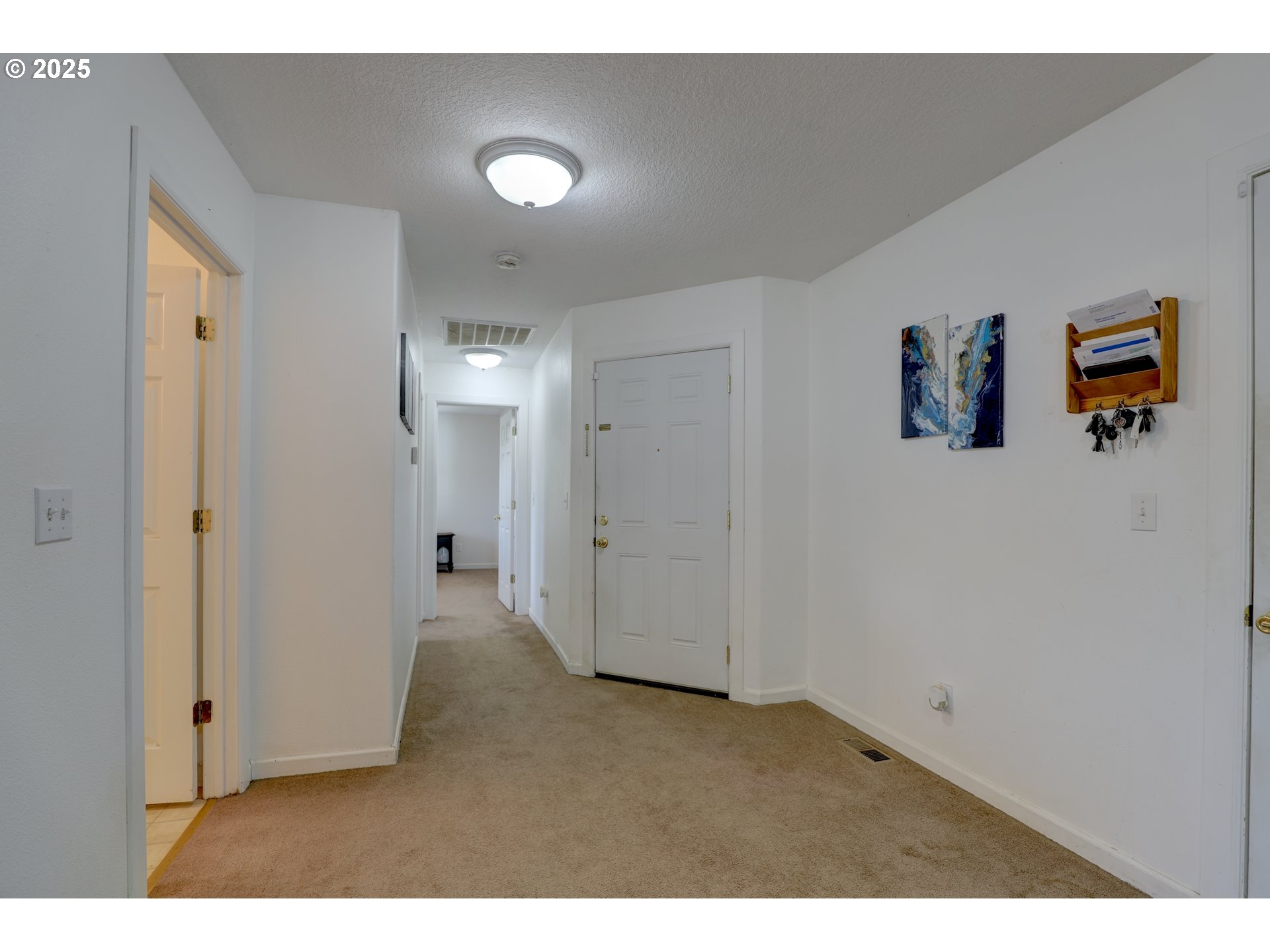 310 Columbia Avenue Roosevelt, WA 99356 - Photo 6 of 17 a view of an empty room