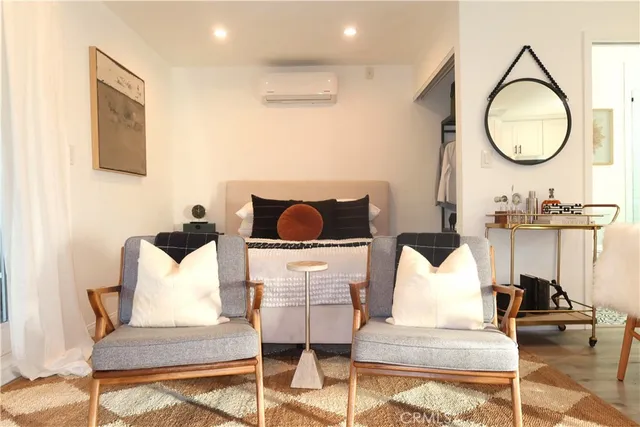 $1,999 | 6602 De Celis Place, Van Nuys, CA 91406