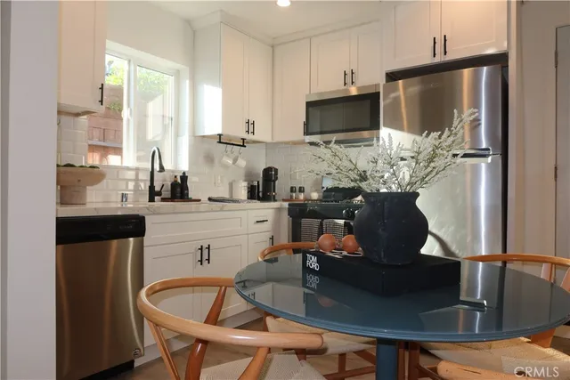 $2,300 | 6602 De Celis Place, Van Nuys, CA 91406