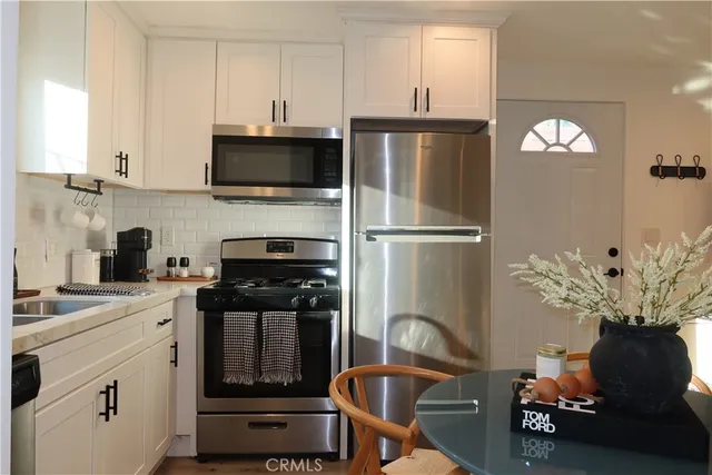 $2,300 | 6602 De Celis Place, Van Nuys, CA 91406