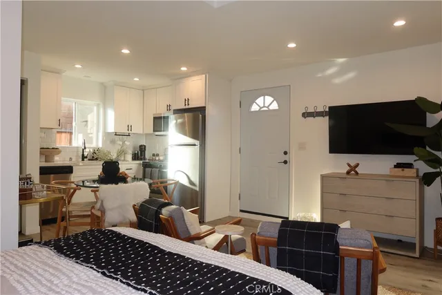 $2,300 | 6602 De Celis Place, Van Nuys, CA 91406