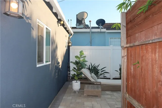 $2,300 | 6602 De Celis Place, Van Nuys, CA 91406