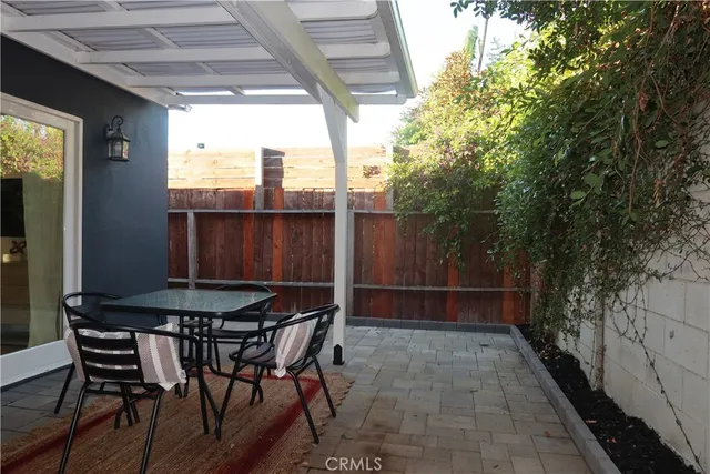 $1,999 | 6602 De Celis Place, Van Nuys, CA 91406