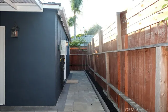 $1,999 | 6602 De Celis Place, Van Nuys, CA 91406