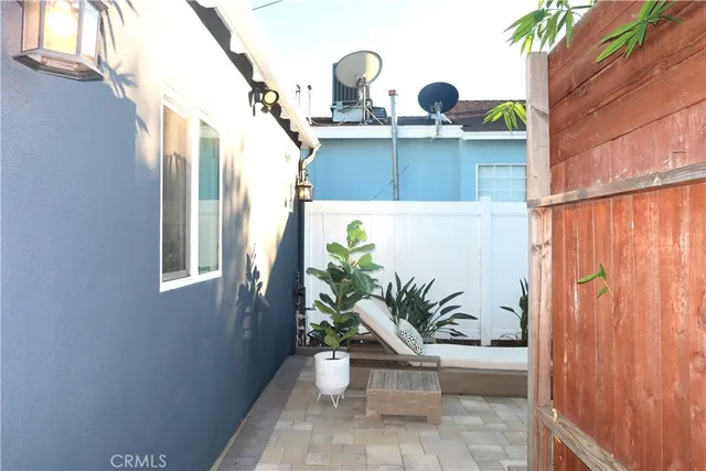 $1,999 | 6602 De Celis Place, Van Nuys, CA 91406