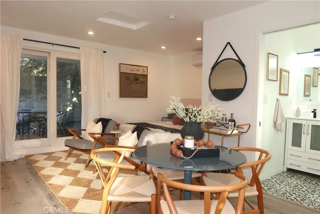 $1,999 | 6602 De Celis Place, Van Nuys, CA 91406