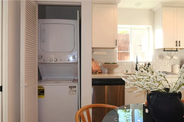 $1,999 | 6602 De Celis Place, Van Nuys, CA 91406