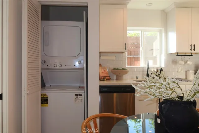 $2,300 | 6602 De Celis Place, Van Nuys, CA 91406