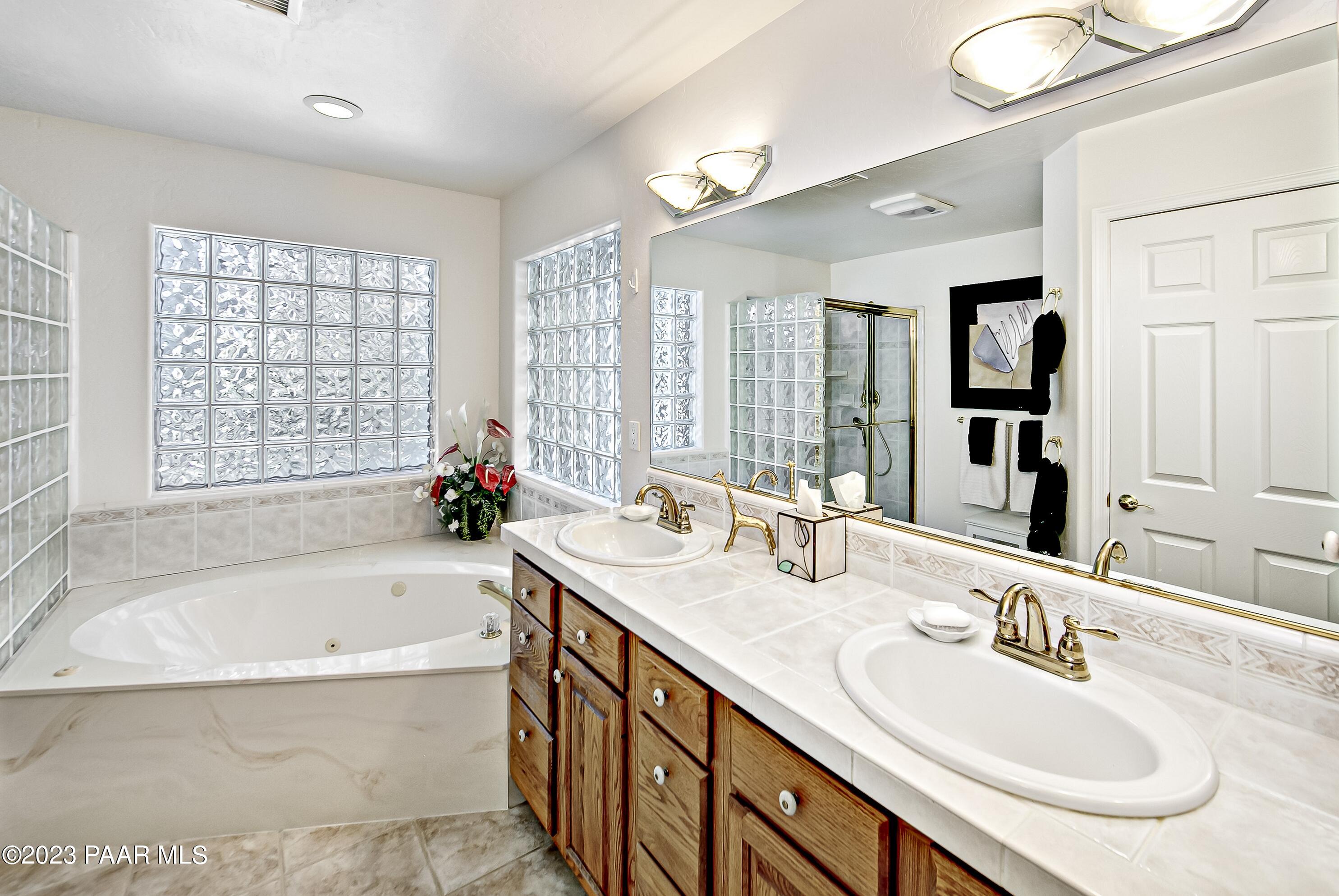 1195 West Timber Ridge Road Prescott, AZ 86303 - Photo 15 of 28 Primary Bath
