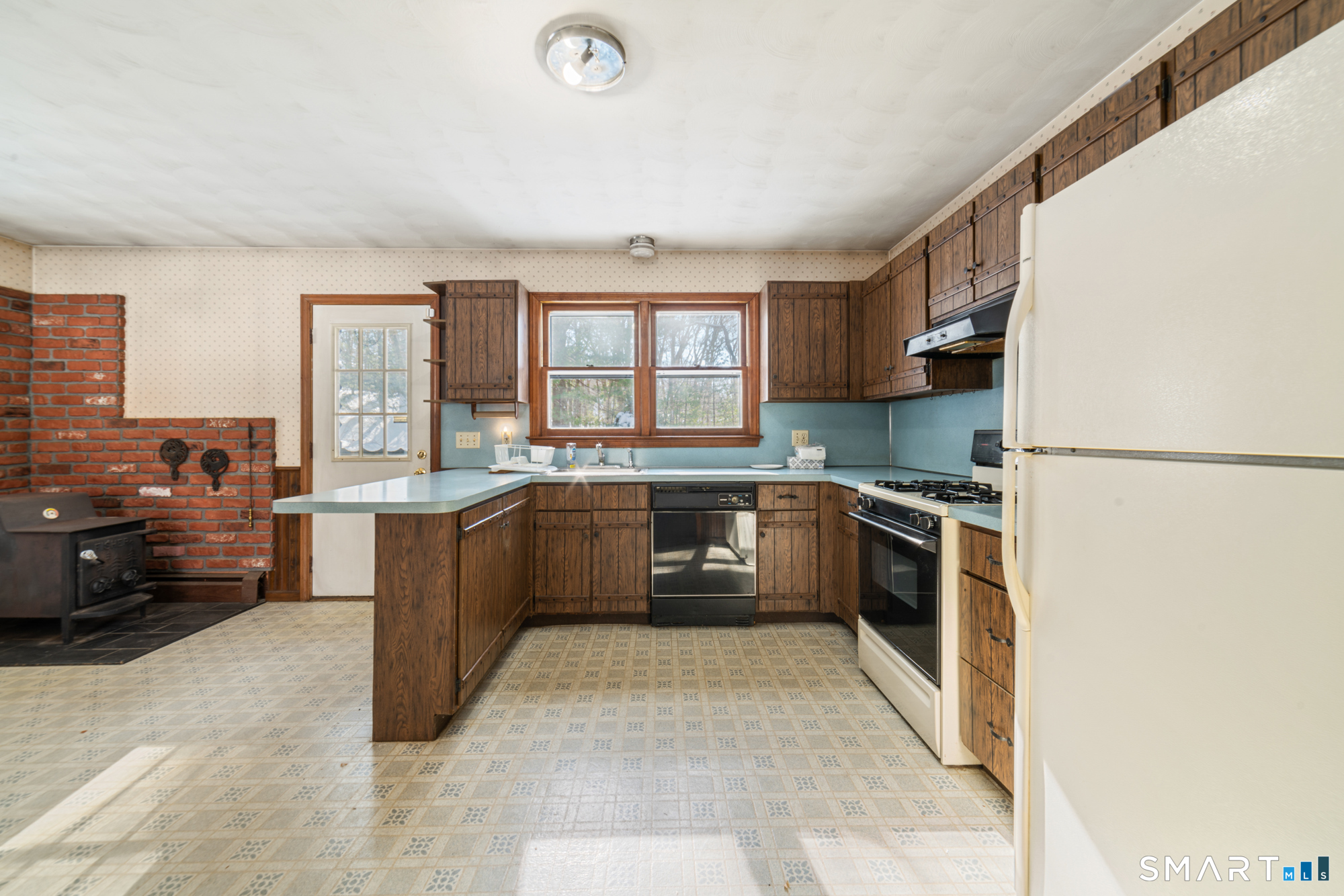 18 Manor Lane Wolcott, CT 06716 - Photo 13 of 38