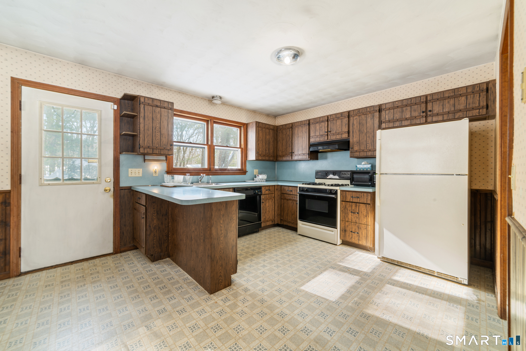 18 Manor Lane Wolcott, CT 06716 - Photo 14 of 38