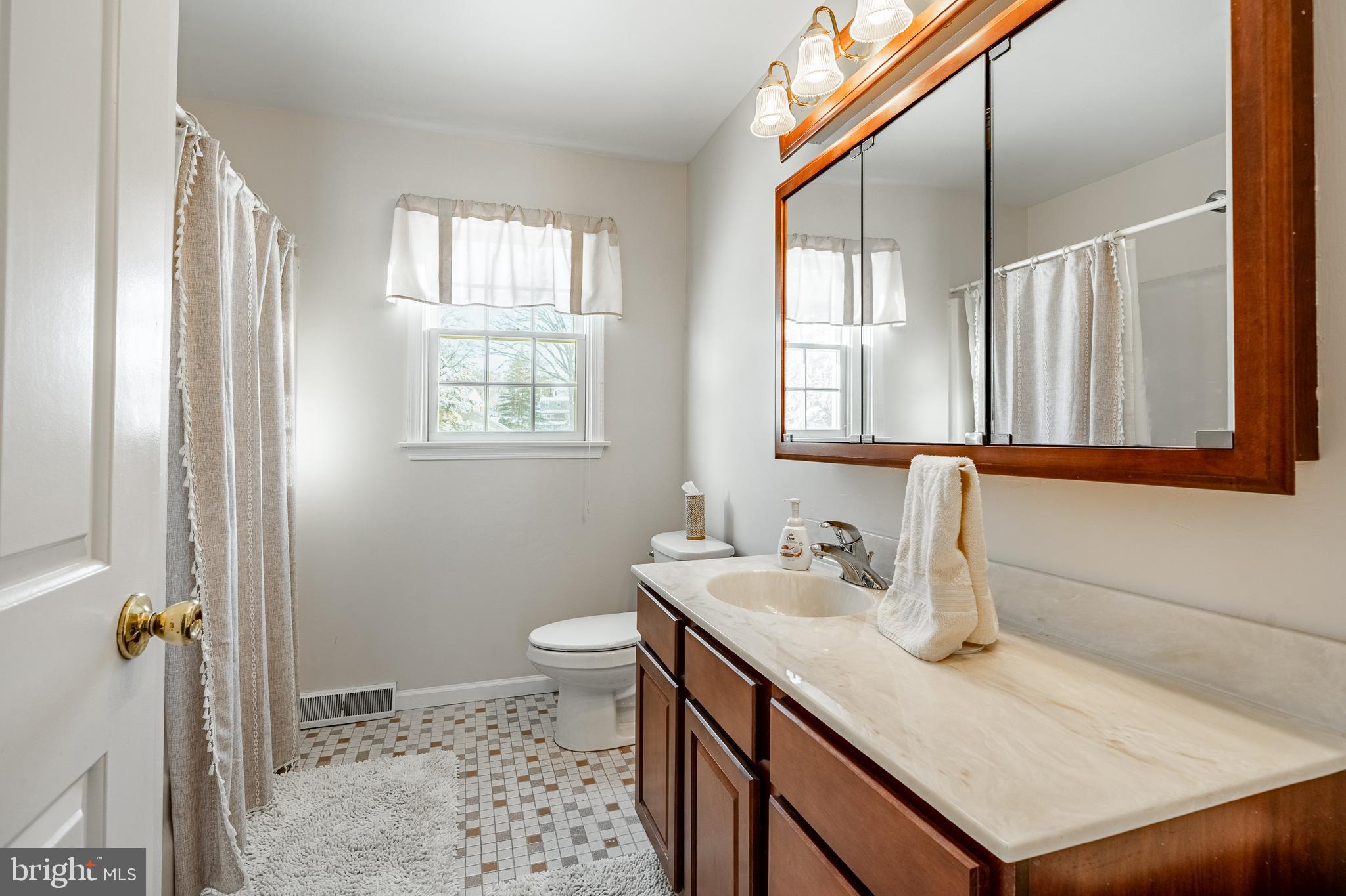 23 Newtown Woods Road Newtown Square, PA 19073 - Photo 32 of 41 Full Bath